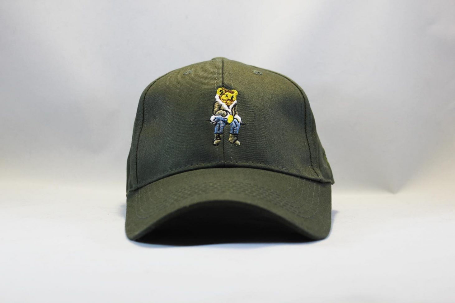 кепка Snapback Грустный Киану Ривз сидит на скамейке Cayler And Sons