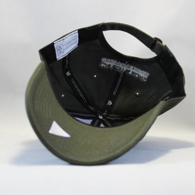кепка Snapback Грустный Киану Ривз сидит на скамейке Cayler And Sons