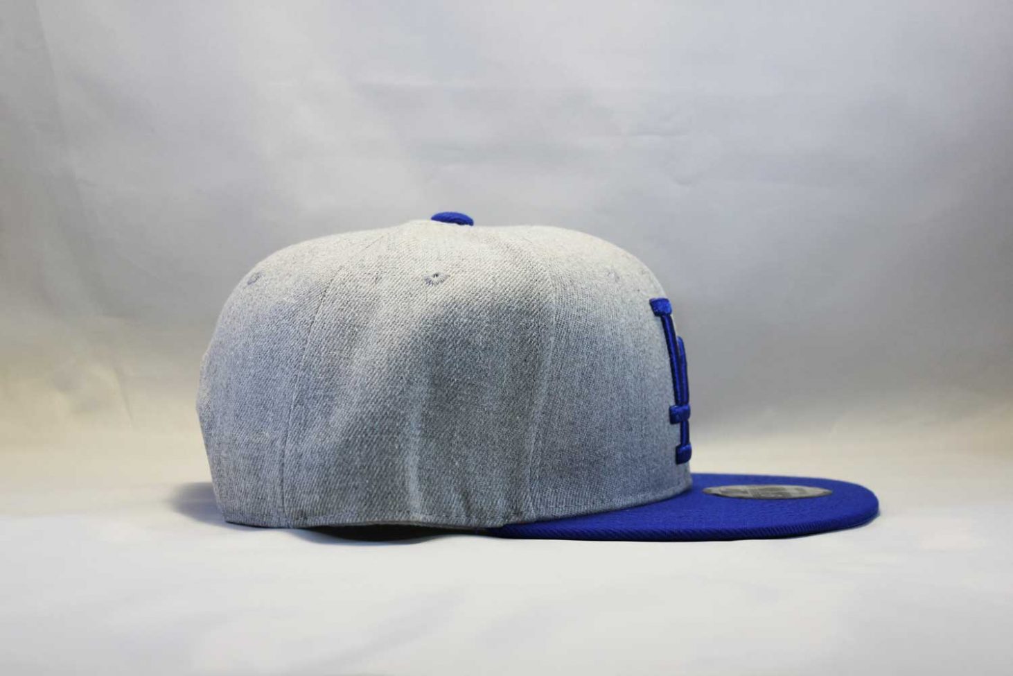 прямой ровный козырек кепка snapback LA Los Angeles NewEra 9fifty серая голубая купить