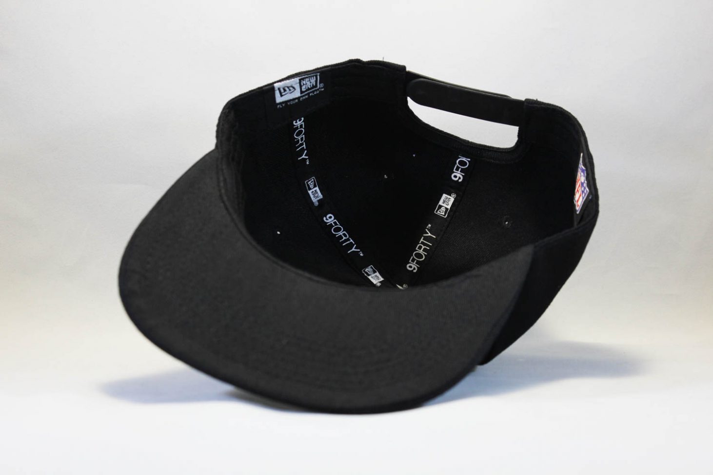 прямой ровный козрек кепка бейсболка snapback RAIDERS Black New Era черная купить