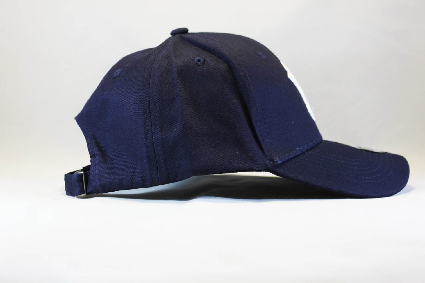 Купить качественную кепку New Era Yankees New York синего цвета с белым логотипом в Украине