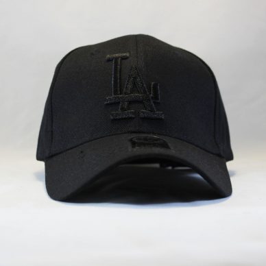 Купить полностью черную бейсбольную кепку New Era LA Los Angeles с черным логотипом в Украине