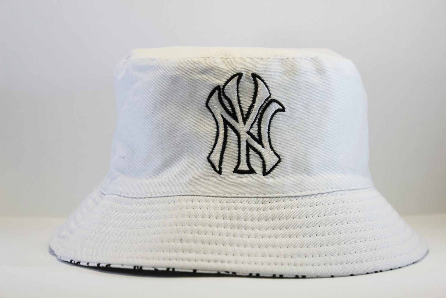 белая с логотипом янкис нью йорк панама белая new york yankees bucket hat new era_