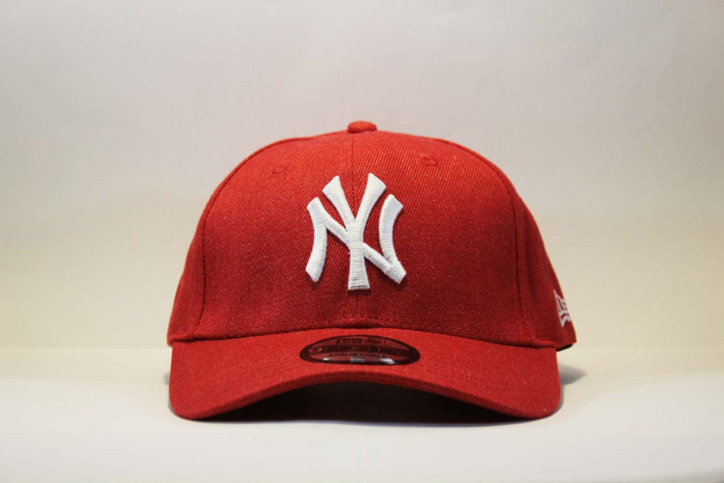 белый логотип янкис кепка бейсболка yankees new era круглый козырек красная белый логотип