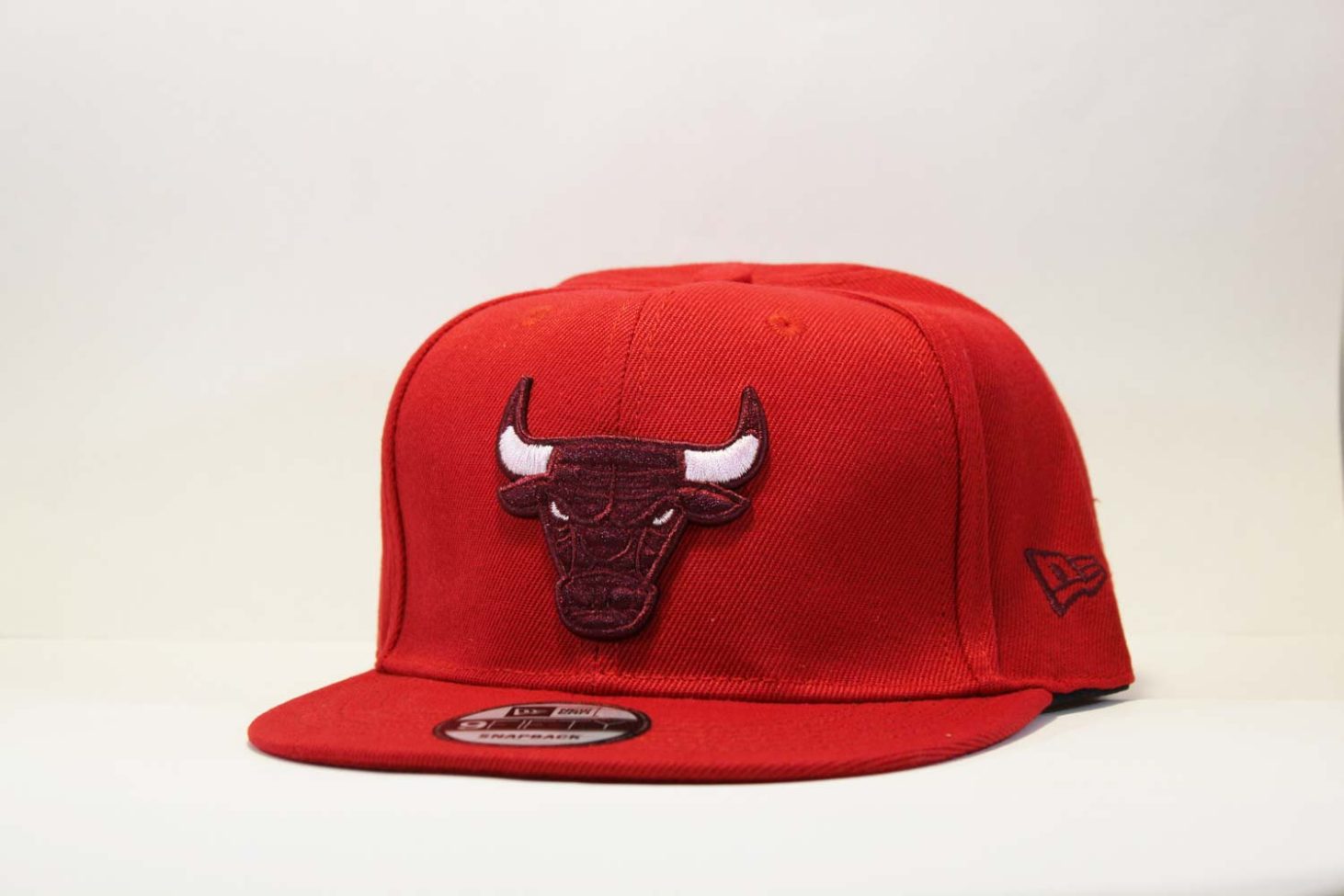 чисто красная бейсболка кепка snapback New Era red красная Chicago Bulls