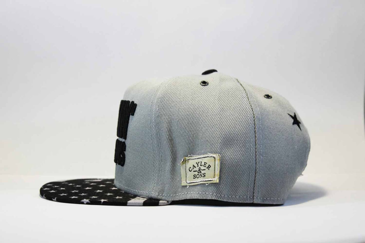 с американским флагом кепка snapback Fucking Problems Cayler and Sons серая США